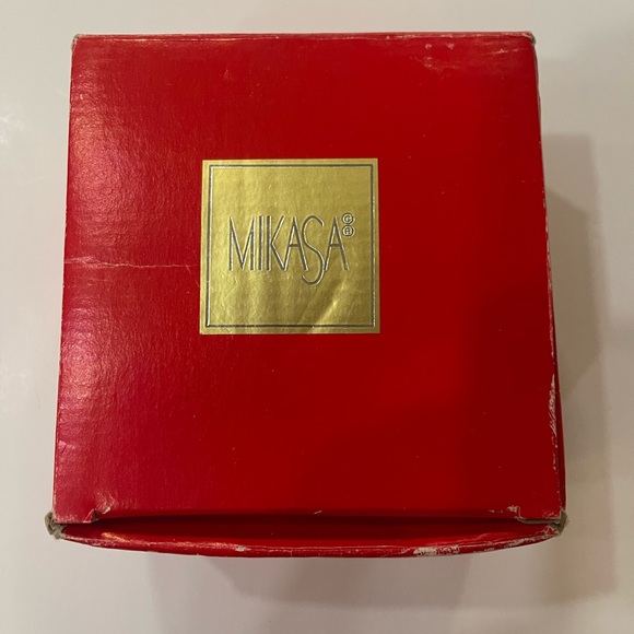 Mikasa Maxima Lidded Christmas Magic Covered, Trinket or Jewelry Box - Picture 6 of 6